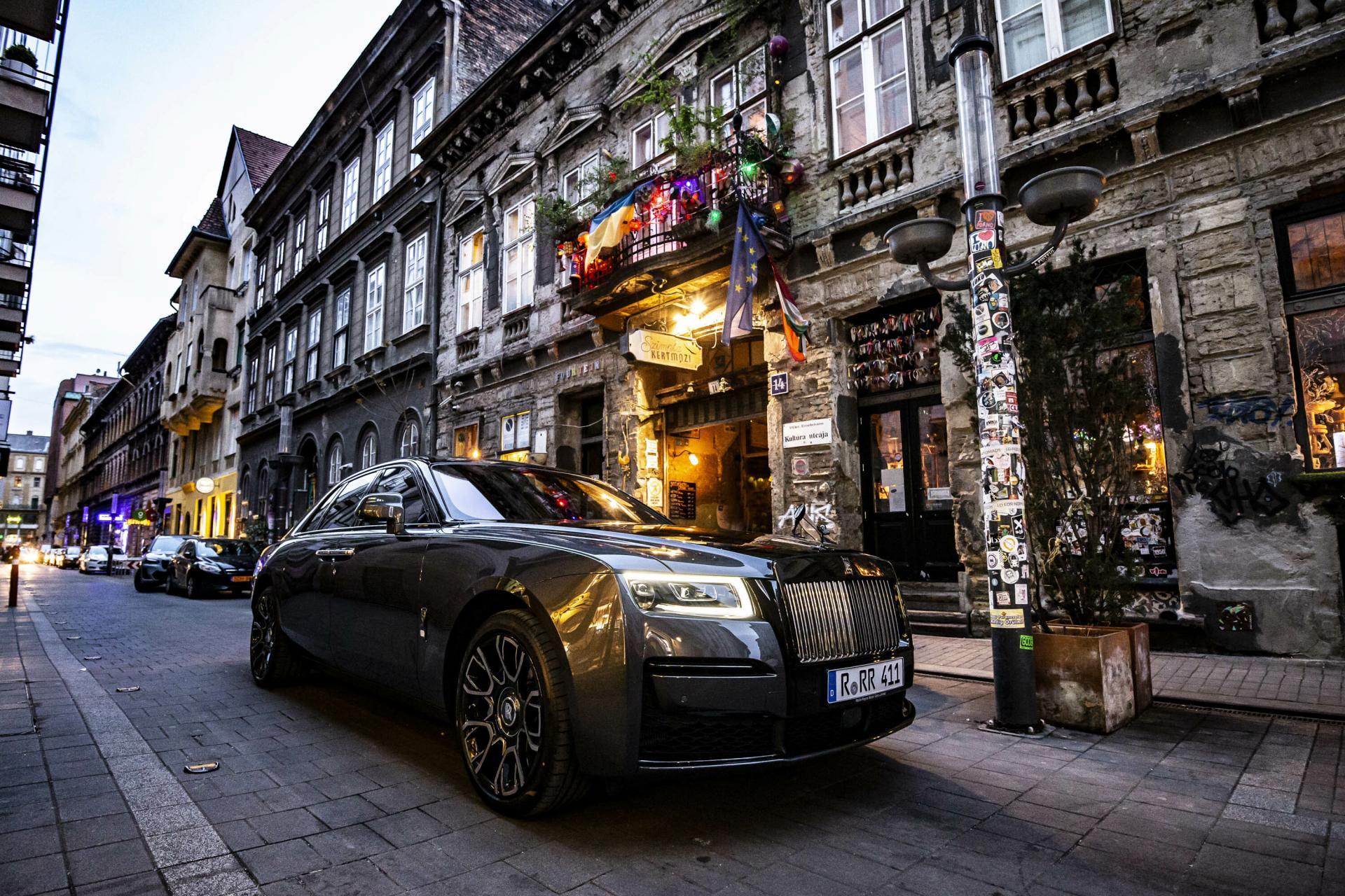 Rolls-Royce dosiahol v roku 2022 rekordné predaje. Nie je to meradlom úspechu, tvrdí značka