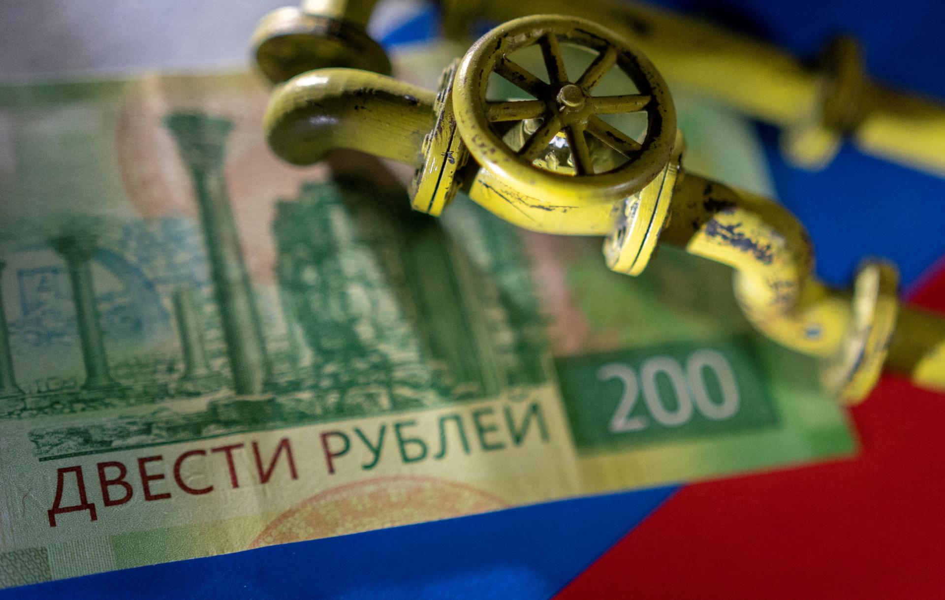 Ruský rubeľ sa opäť posilnil, sankcie nepriamo podporili jeho kurz