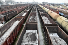 V Čiernej nad Tisou prevádzkuje štátna firma ZSSK Cargo spoločný podnik Bulk Transshipment Slovakia so súkromníkom Budamar Logistics, ktorý vlastní väčšinový podiel. FOTO: TASR/R. Hanc