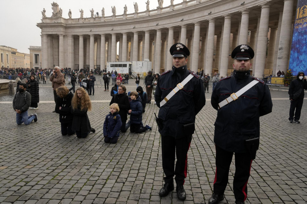 Policajti vo Vatikáne. FOTO: TASR/AP
