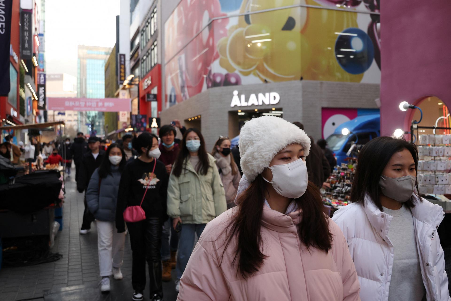 Čína pozastavila vydávanie krátkodobých víz pre Juhokórejčanov, reaguje na covidové obmedzenia pre číňanov