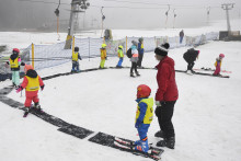 Zimné mesiace sú tradičným obdobím prázdnin a lyžovačiek. FOTO: TASR/F. Iván
