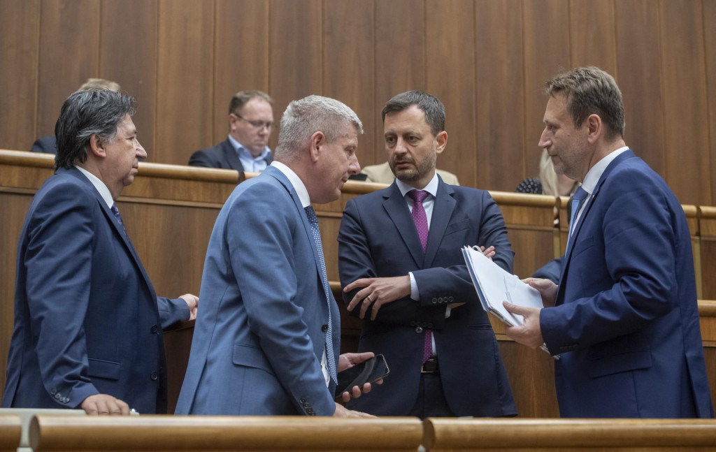 Na sn&iacute;mke J&aacute;n Budaj, Vladim&iacute;r Lengvarsk&yacute;, Eduard Heger a Samuel Vlčan. FOTO: TASR/Martin Baumann