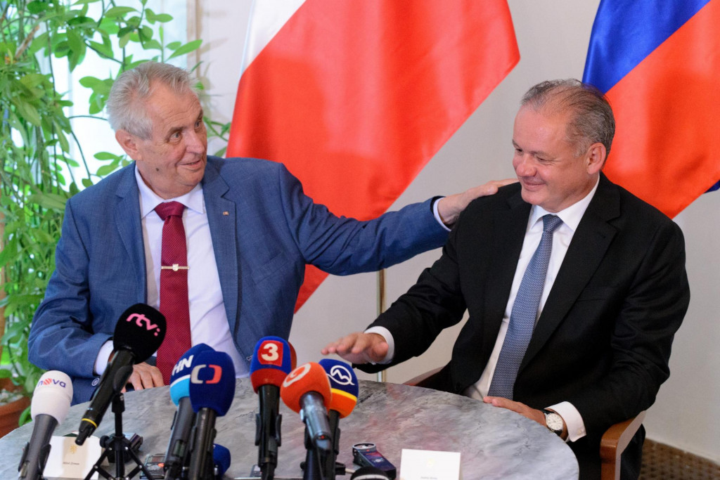 Prezidenti Andrej Kiska a Miloš Zeman absolvovali v lete 2018 jazdu historickým parným vlakom z Hodonína do Topoľčianok. FOTO: TASR /H. Mišovič