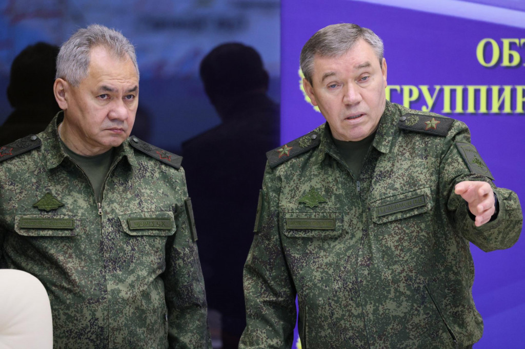 Ruský minister obrany Sergej Šojgu (vľavo) a náčelník ruského generálneho štábu Valerij Gerasimov. FOTO: TASR/AP