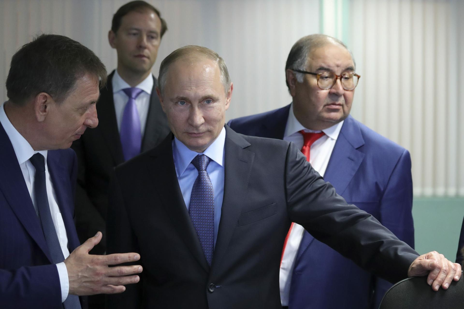 „Čo šaškujete? Kedy sa budú podpisovať zmluvy?“ Putin verejne pokarhal ruského ministra priemyslu (video)