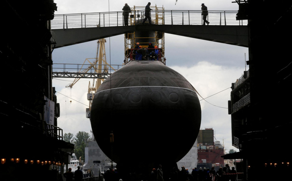 Z ruskej námornej základne v Novorossijsku vyplávala veľká skupina lodí vrátane výsadkového plavidla Pjotr Morgunov a troch dieselelektrických ponoriek triedy Kilo. Ilustračná snímka: Reuters