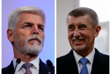 Petr Pavel a Andrej Babiš sa o dva týždne stretnú v priamom súboji o kreslo českého prezidenta. FOTO: Reuters, TASR/AP; Koláž: HN