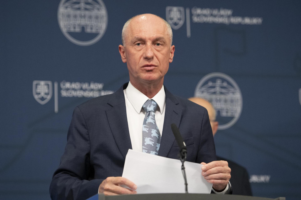 Dočasne poveren&yacute; minister hospod&aacute;rstva Karel Hirman. FOTO: TASR/Pavel Neubauer