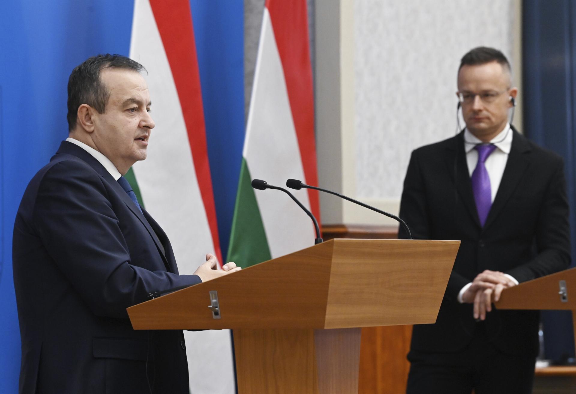 Zlá spolupráca Východu a Západu trápi najviac strednú Európu, tvrdí maďarský minister zahraničných vecí