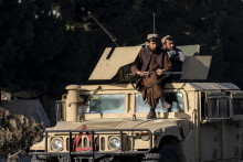 Príslušníci hnutia Taliban hliadkujú. FOTO: TASR/AP