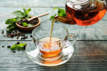 Pitie čierneho čaju má na telo blahodárne účinky.