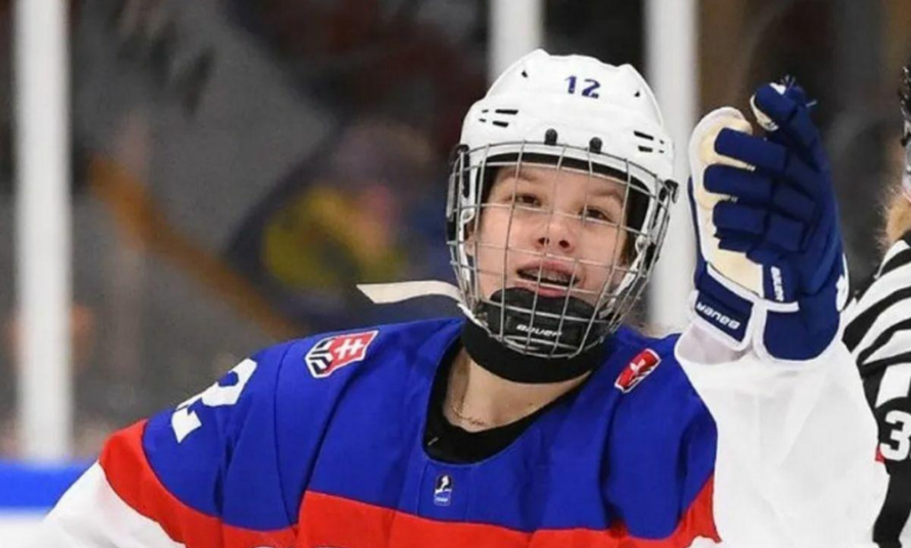Hokejistka Nela Lopu&scaron;anov&aacute;. FOTO: Twitter/IIHF