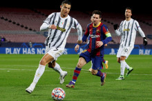 Cristiano Ronaldo a Lionel Messi sú už dnes absolútnymi futbalovými legendami. FOTO: Reuters