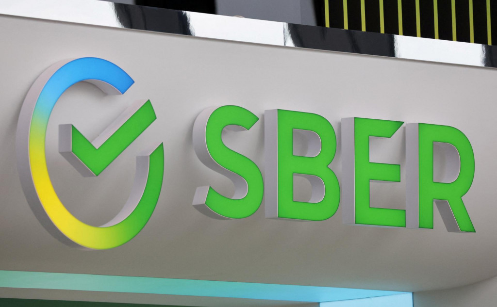 Pohľad na logo Sberbank v Petrohrade. FOTO: Reuters