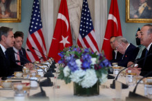 Minister zahraničných vecí USA Antony Blinken a turecký minister zahraničných vecí Mevlut Čavušoglu. FOTO: Reuters