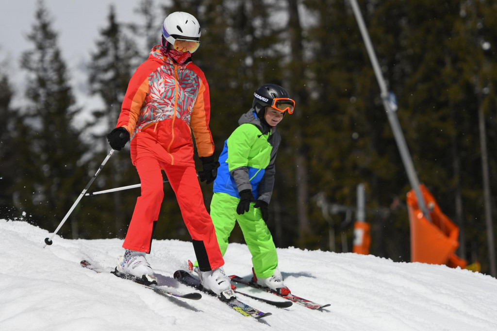 Po dvoch rokoch môžu školy opäť bez obmedzení organizovať lyžiarske výcviky. FOTO: TASR/M. Kapusta