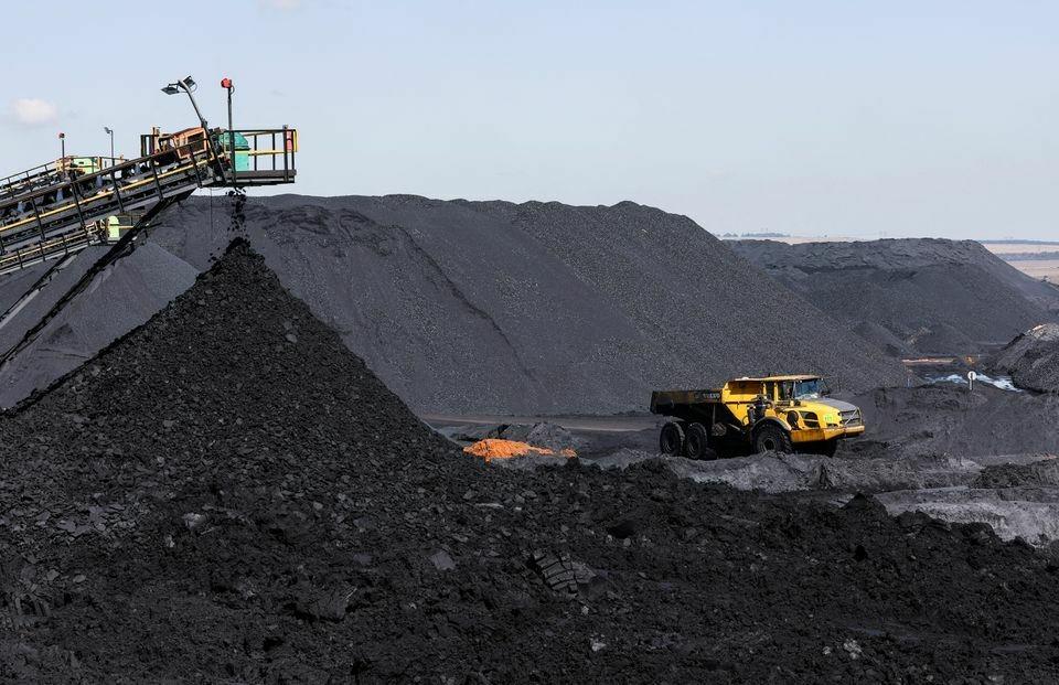 Čína zvýšila vlani dovoz ruského uhlia zhruba o pätinu, pod vývoj sa podpísali aj sankcie Západu voči Rusku
