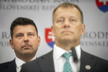 Zľava poslanec Martin Borguľa a predseda hnutia Sme rodina, predseda parlamentu Boris Kollár. FOTO: TASR/Jakub Kotian