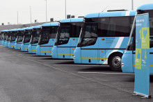 Autobusoví dopravcovia reagovali na požiadavky cestujúcich aj dopravnú situáciu. FOTO: TASR/Roman Hanc