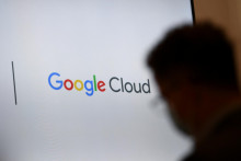 Firma AlphaBet je vlastníkom internetového vyhľadávača Google. FOTO: Reuters