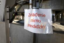 Spoločnosť Slovalco v Žiari nad Hronom, ktorá celosvetovo patrí medzi najekologickejšie hlinikárne, 11. januára tohto roka definitívne odstavila aj posledných 10 pecí na výrobu primárneho hliníka. FOTO: TASR/J. Krošlák