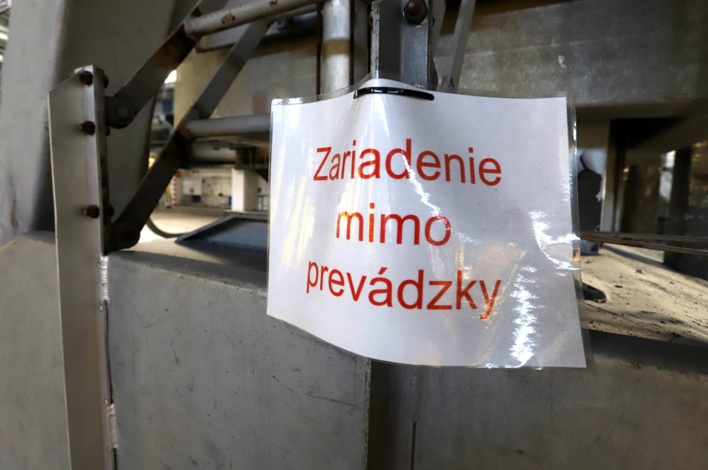 Spoločnosť Slovalco v Žiari nad Hronom, ktorá celosvetovo patrí medzi najekologickejšie hlinikárne, 11. januára tohto roka definitívne odstavila aj posledných 10 pecí na výrobu primárneho hliníka. FOTO: TASR/J. Krošlák