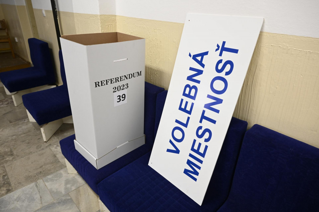 Slovensko zajtra čaká referendum.