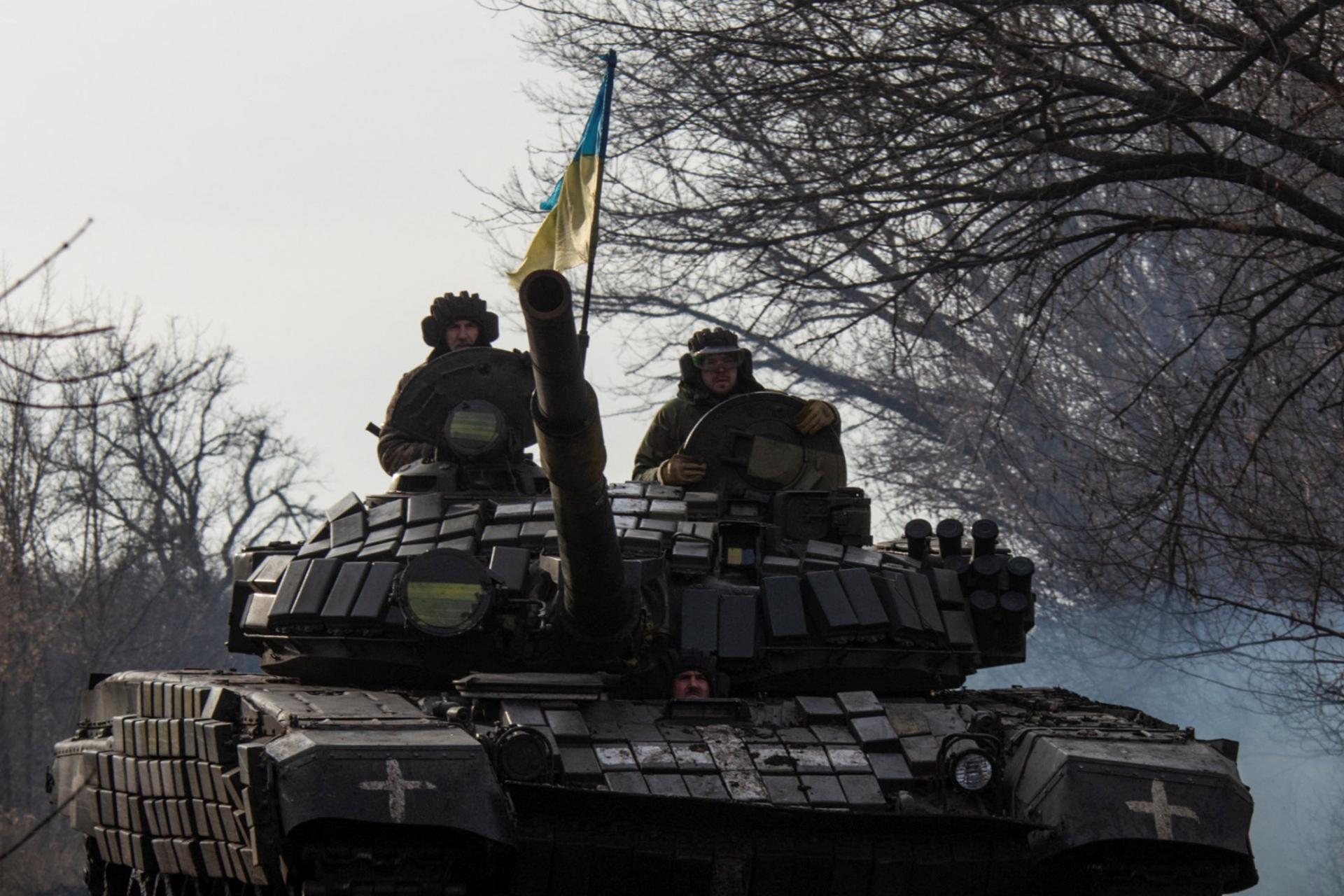 Ukrajina sa zbytočne vyčerpáva obranou Bachmutu, mala by sa sústrediť na protiofenzívu, znie z USA