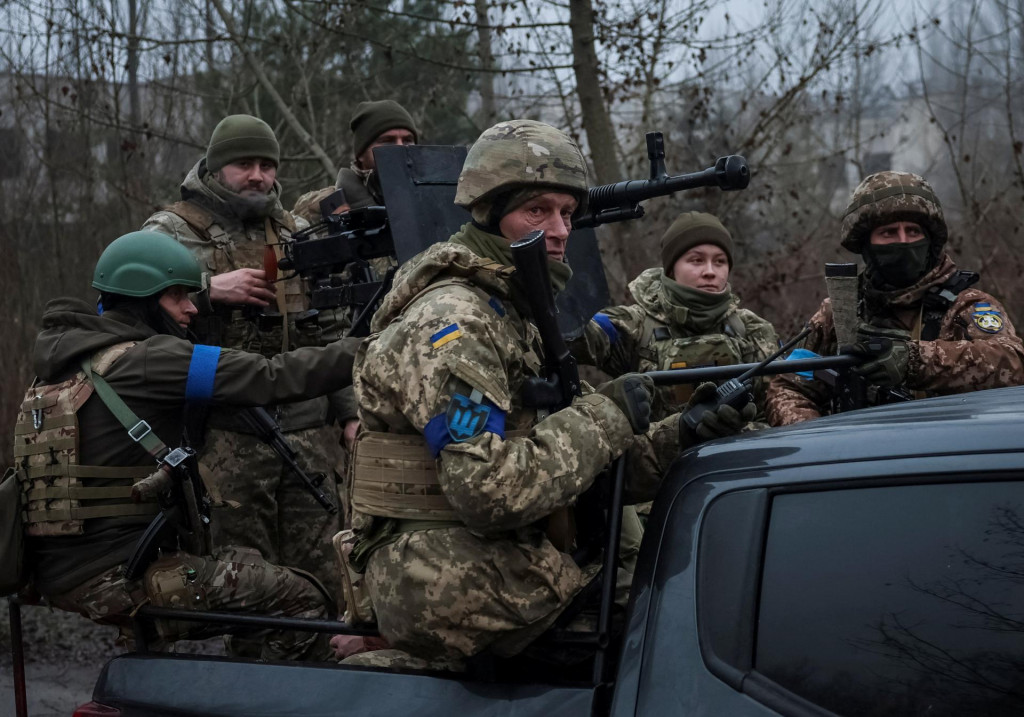 Ukrajinskí vojaci počas cvičenia pri bieloruských hraniciach. FOTO: Reuters