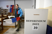 Obyčajní pred voľbami sľubovali zmenu pri účasti v referendách. Novinku však stále nepredstavili. FOTO: TASR/R. Stoklasa