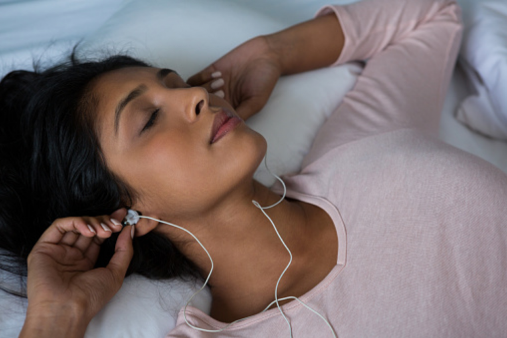 Vedci z dánska analyzovali playlisty na Spotify v rámci svojho výskumu hudby, ktorú počúvame pred spaním.