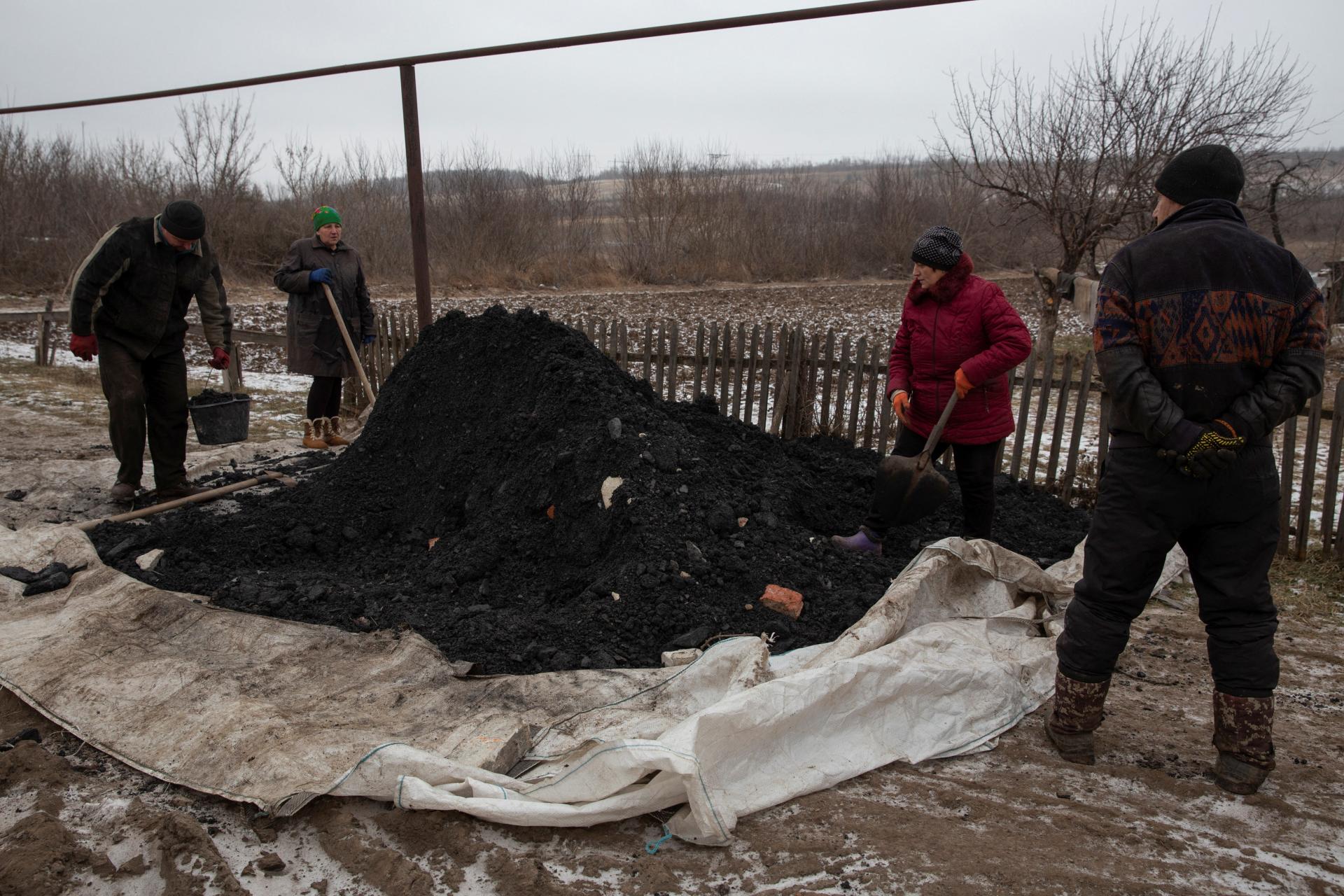 Máme dostatočné zásoby uhlia a plynu, aby sme prežili zimu, vyhlásil ukrajinský premiér