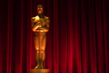 Pohľad na sošku Oscara pred začiatkom ceremoniálu nominácií prestížnych cien Americkej akadémie filmových umení a vied