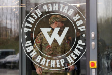 Logo wagnerovej skupiny vo Wagner Centre v Petrohrade. FOTO: REUTERS