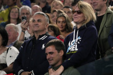 Rodičia srbského tenistu Novaka Djokoviča, otec Srdjan a mama Dijana. FOTO: TASR/AP