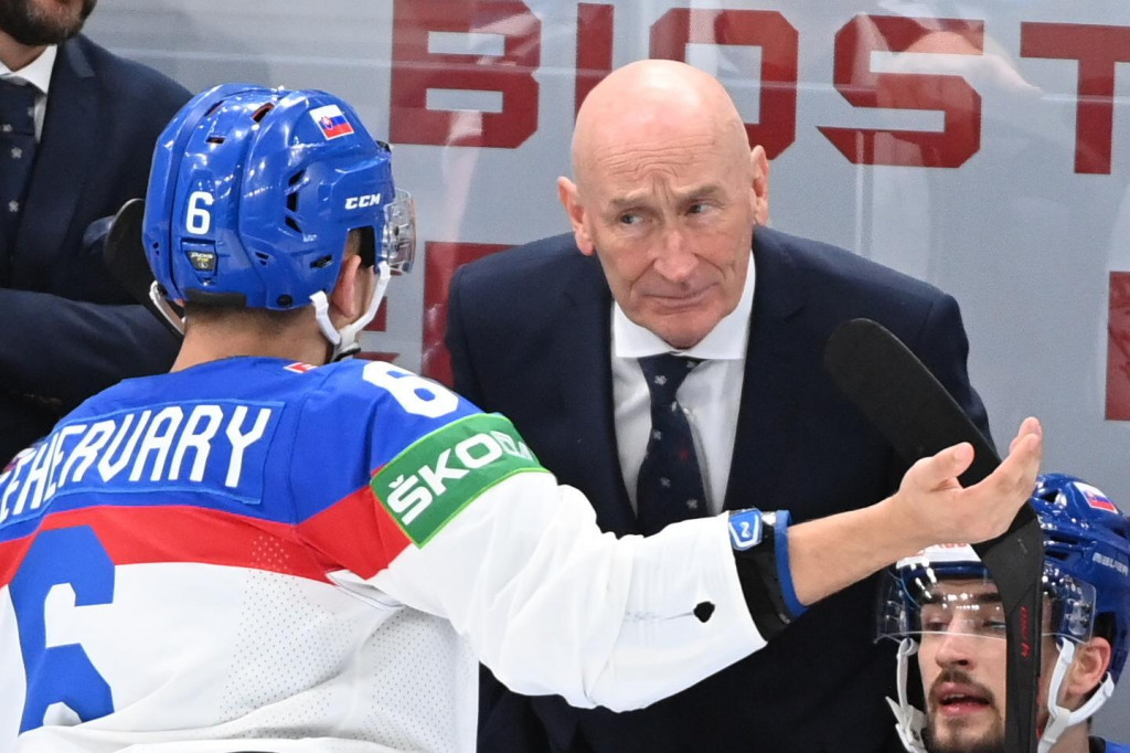 Tréner slovenskej hokejovej reprezentácie Craig Ramsay a slovenský obranca Martin Fehérváry. FOTO: TASR/Martin Baumann