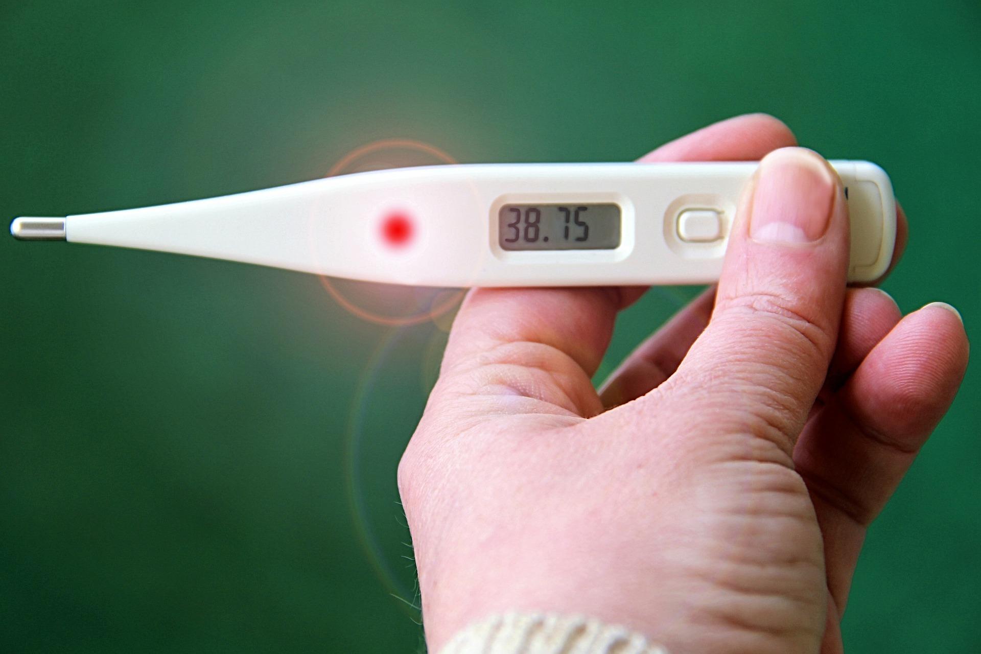 Horúčku u dospelých treba znížiť, ak je vyššia ako 38,5 stupňa