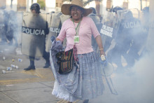 Demonštranka počas protivládneho protestu v Lime v Peru. FOTO: TASR/AP