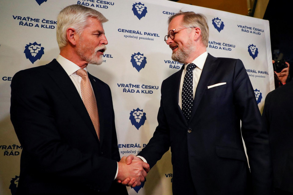 Český premiér Petr Fiala a nový prezident Petr Pavel.  FOTO: Reuters