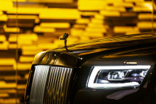 Ruské pobočky Rolls-Royce majú tiež podľa jedného z predajcov stále prístup k náhradným dielom. Jediné, čo sa zmenilo, je, že kupujúci nových vozidiel nemôžu získať oficiálnu záruku.. FOTO: Rolls-Royce