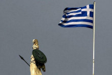Grécko v minulom roku ťažilo z ”efektu snehovej gule” vzhľadom na vysoký nominálny rast a mierne zvýšenie priemerných nákladov na úrokové sadzby, poznamenali analytici Fitch. FOTO: REUTERS