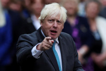 Boris Johnson, ktorý v septembri odstúpil, sa snažil Londýn postaviť do pozície hlavného spojenca Kyjeva. FOTO: Reuters