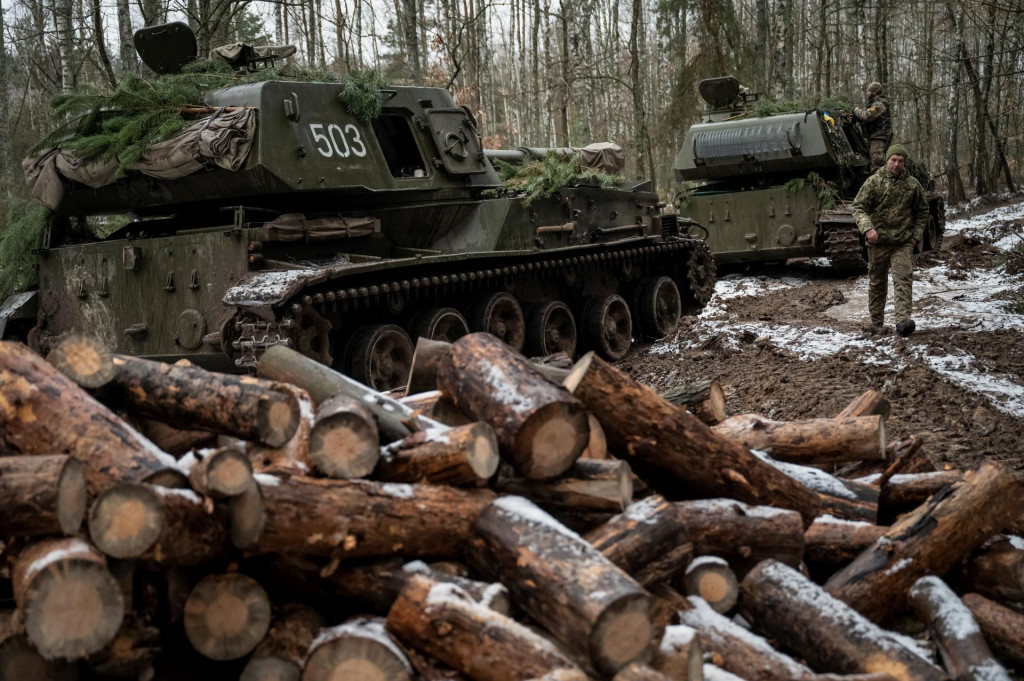 Štátny úrad pre vyšetrovanie exnámestníka podozrieva z podielu na predražených nákupoch potravín a nekvalitnej munície pre armádu, ktorá už takmer rok bráni krajinu pred ruskou agresiou.​ FOTO: REUTERS