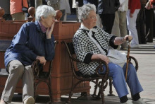 Dôchodkový vek sa bude meniť podľa toho, koľko sa budeme dožívať. FOTO: TASR