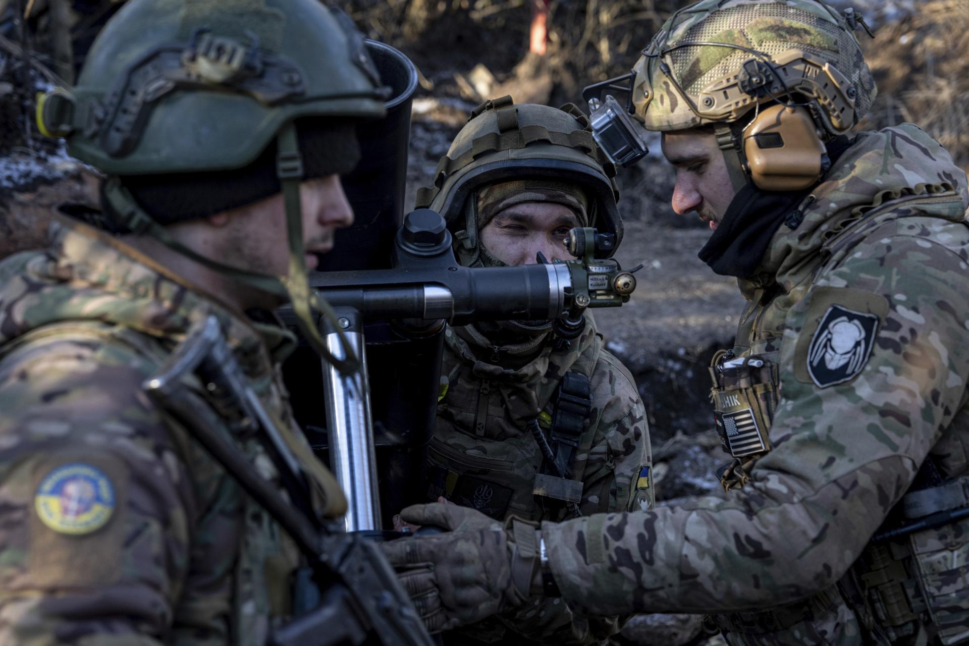 Rusi ovládli východnú časť Bachmutu, pripustil ukrajinský dôstojník
