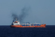 Tanker sa plaví v Gibraltárskom prielive. FOTO: Reuters