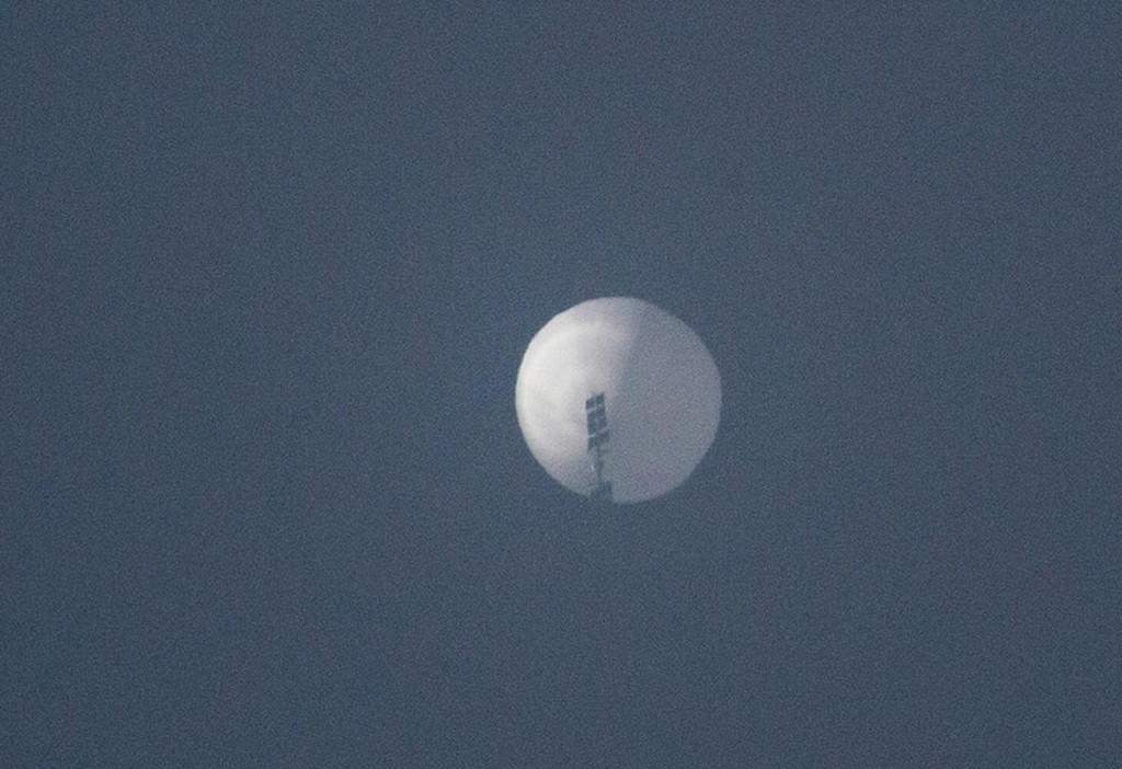Špionážny balón nad Atlantikom. FOTO: Reuters