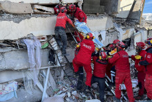 Záchranné práce po zemetrasení v Turecku. FOTO: Reuters