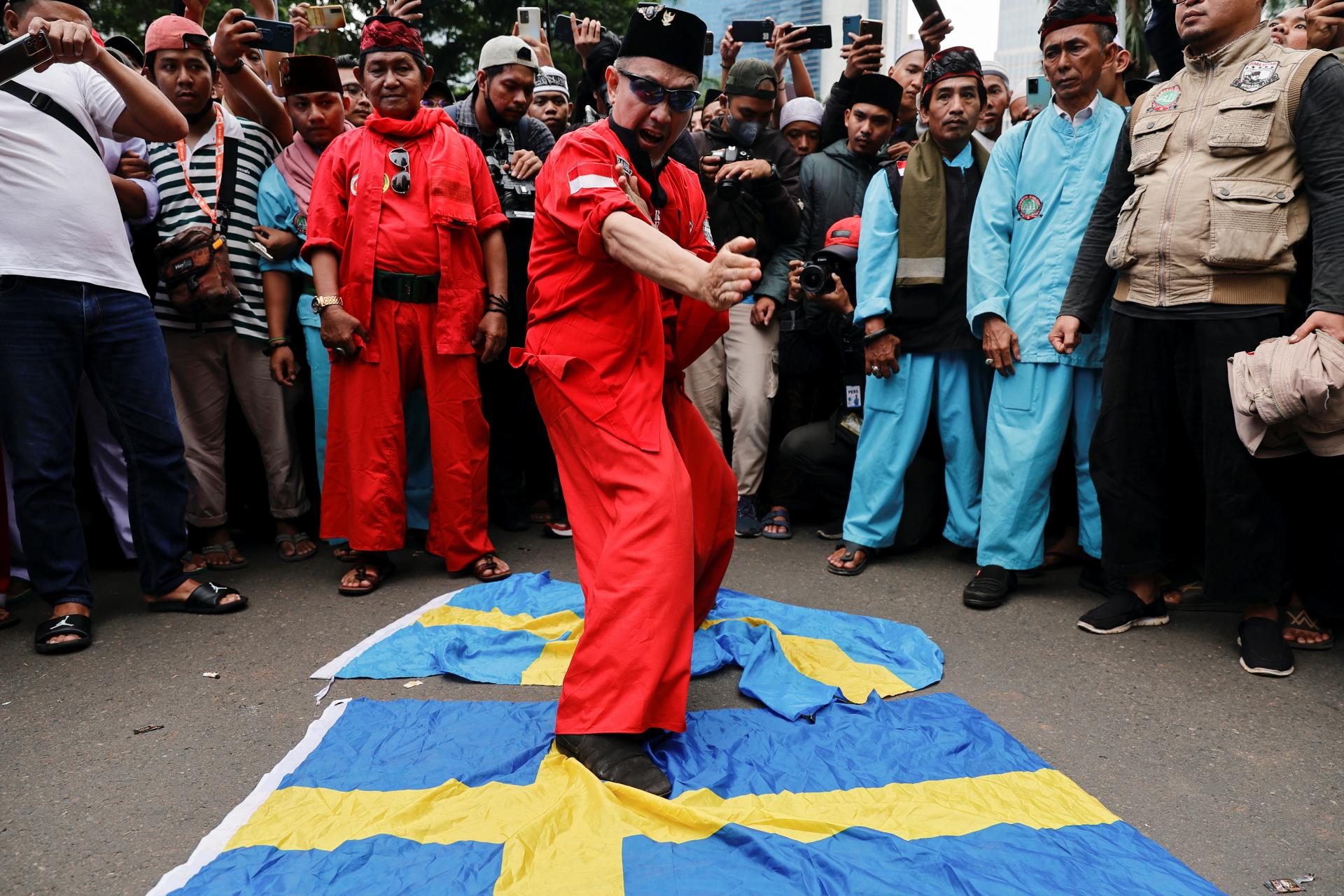 Švédska polícia nepovolila protest, na ktorom sa mal páliť Korán. Obáva sa terorizmu